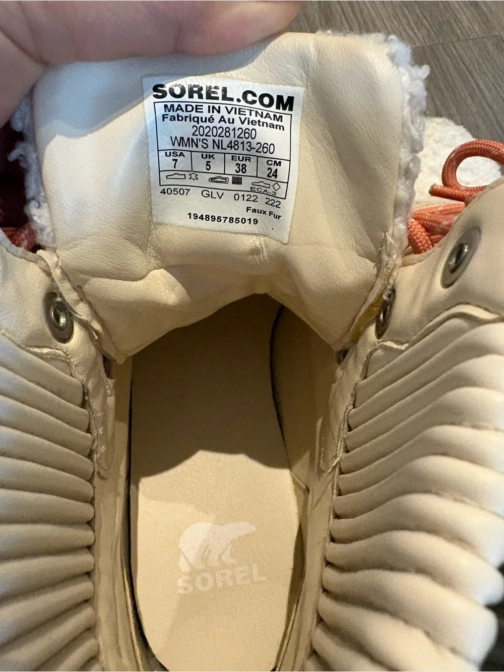 Super stylish Sorel Cream Sherpa Boots with Coral Laces - Picture 4 of 5